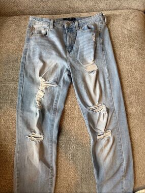 Aeropostale Light Wash Distressed Boyfriend Jegging
